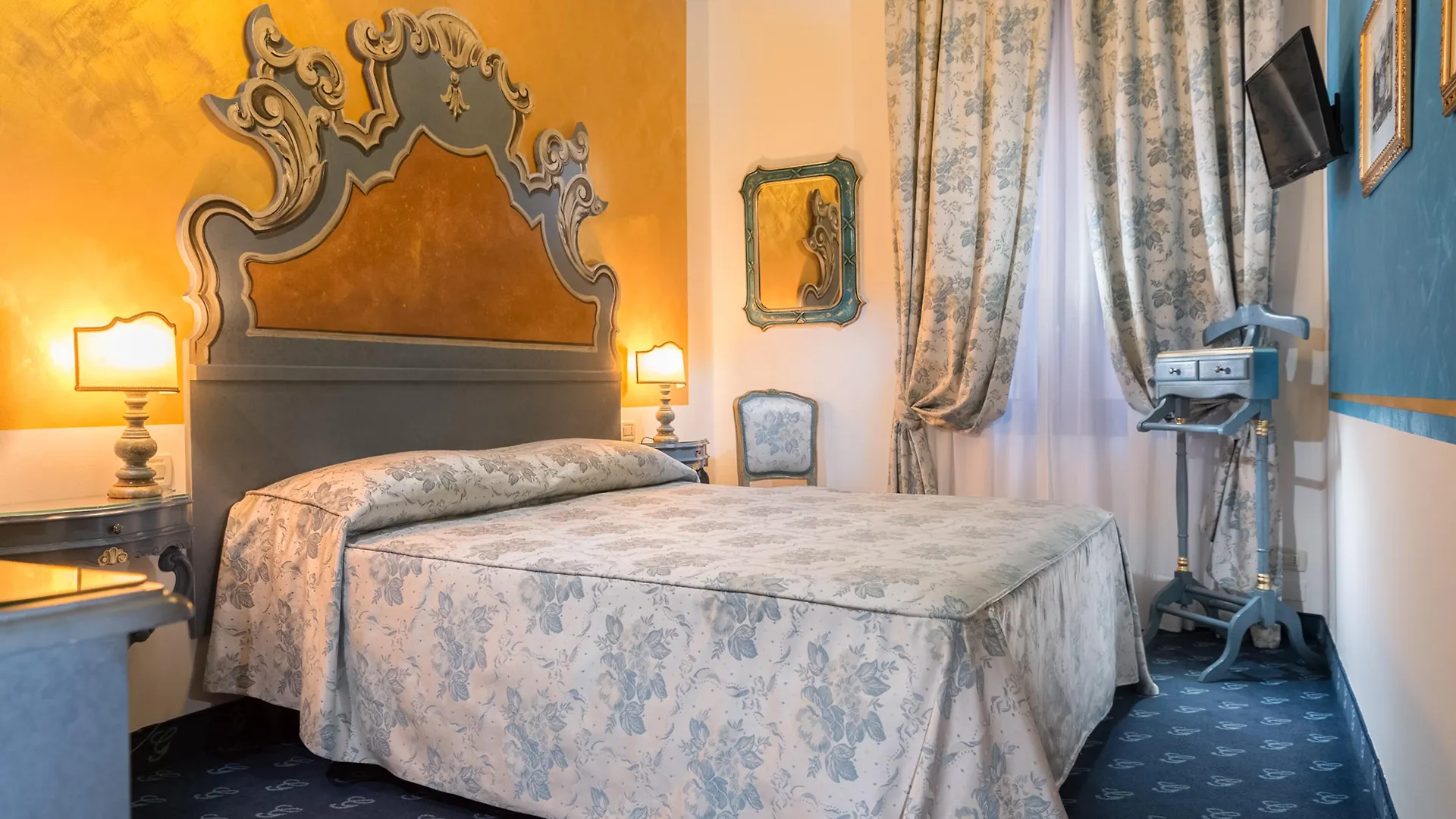 Hotel Giorgione Venice 4*,