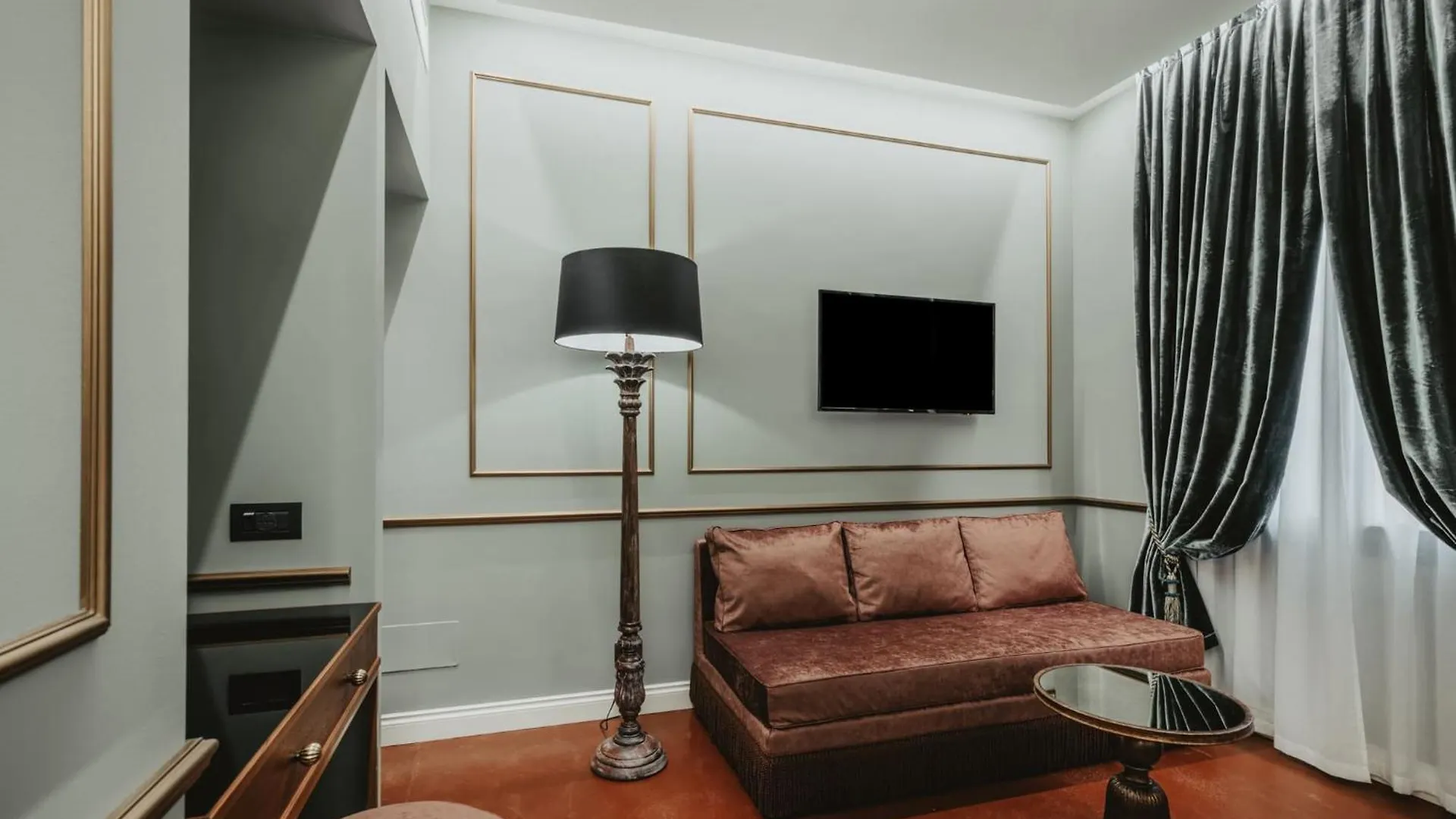 Hotel Giorgione Venice 4*,