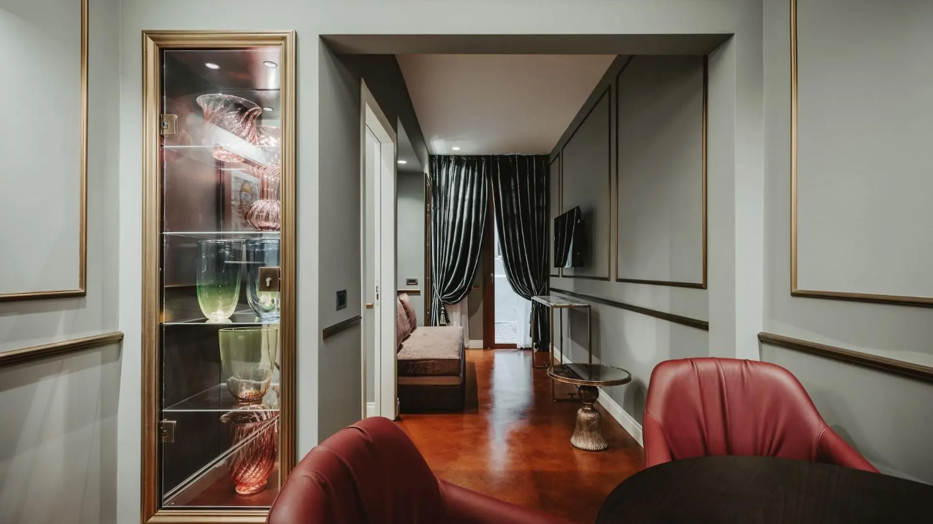 Hotel Giorgione Venice 4*,