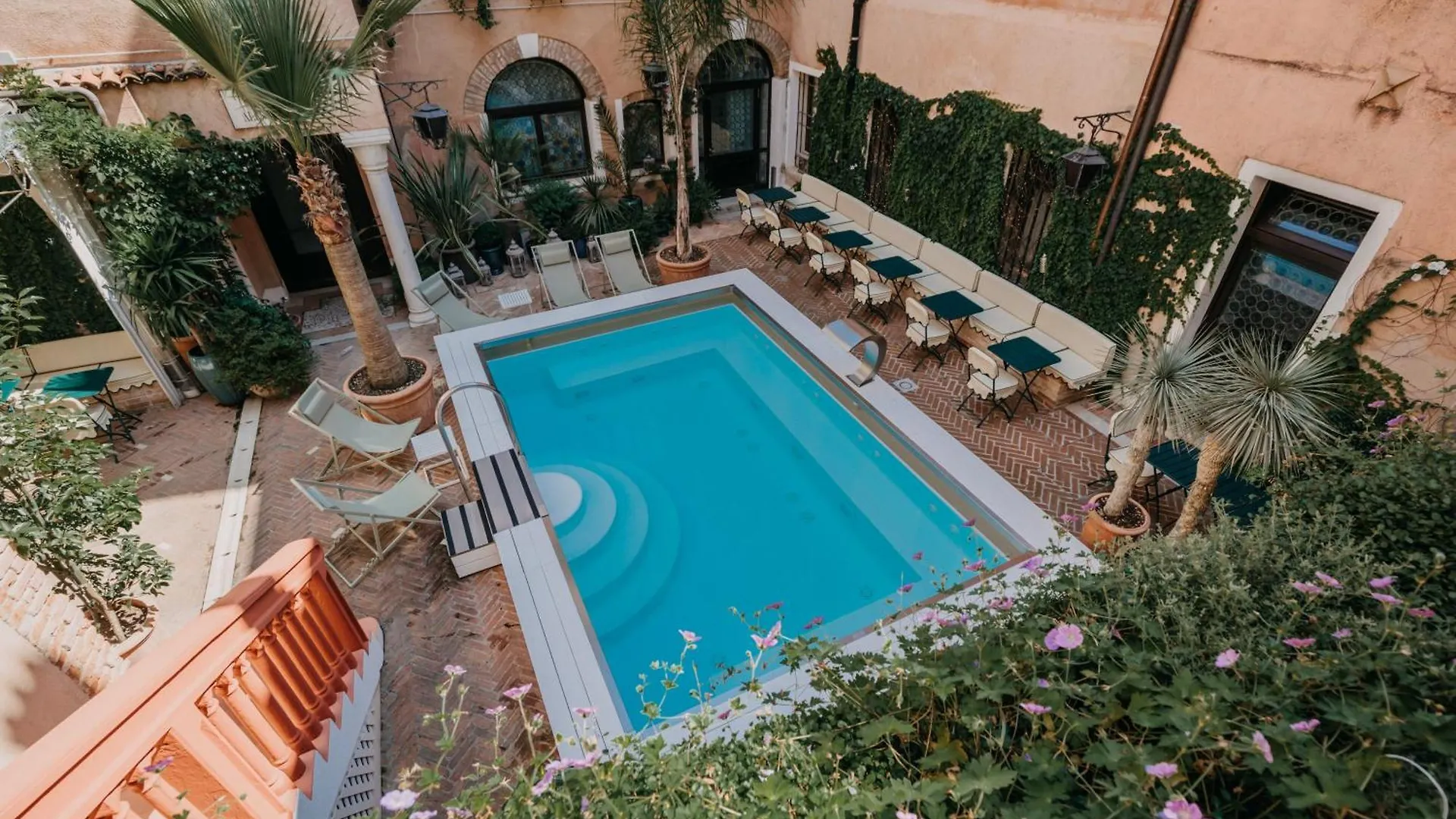 Hotel Giorgione Venice 4*,  Italy